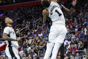 kaiyun-仅次文班&amp;鲨鱼！杜伦单场砍至少30分15板且0失误 历史第3年轻中锋